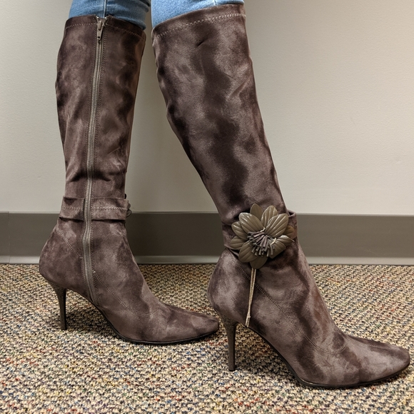 Suede grey knee high boots - Picture 5 of 8